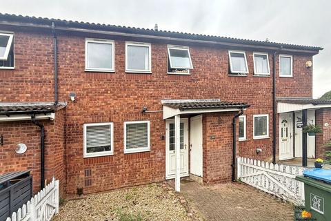 3 bedroom house share to rent, Plym Close, Aylesbury, HP21