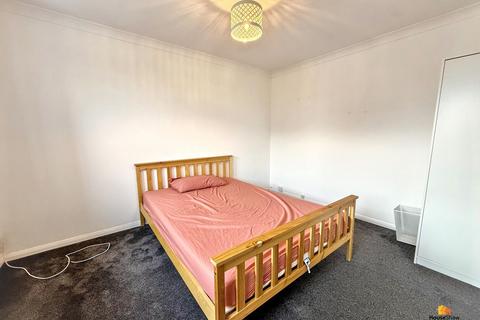 3 bedroom house share to rent, Plym Close, Aylesbury, HP21