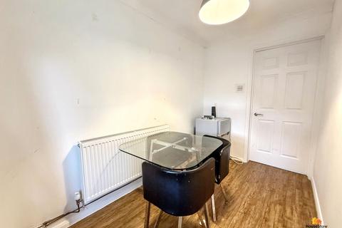 3 bedroom house share to rent, Plym Close, Aylesbury, HP21
