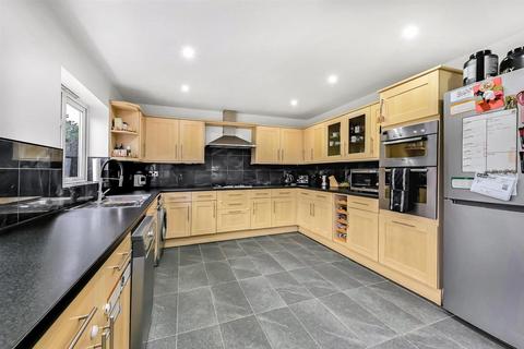 4 bedroom detached house for sale, Little Pipers Wexham Street, Slough
