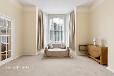 The Avenue, Surbiton