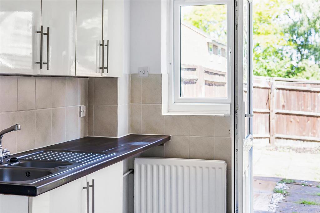 Lamorna Crescent, Tilehurst, Reading – pohled 5