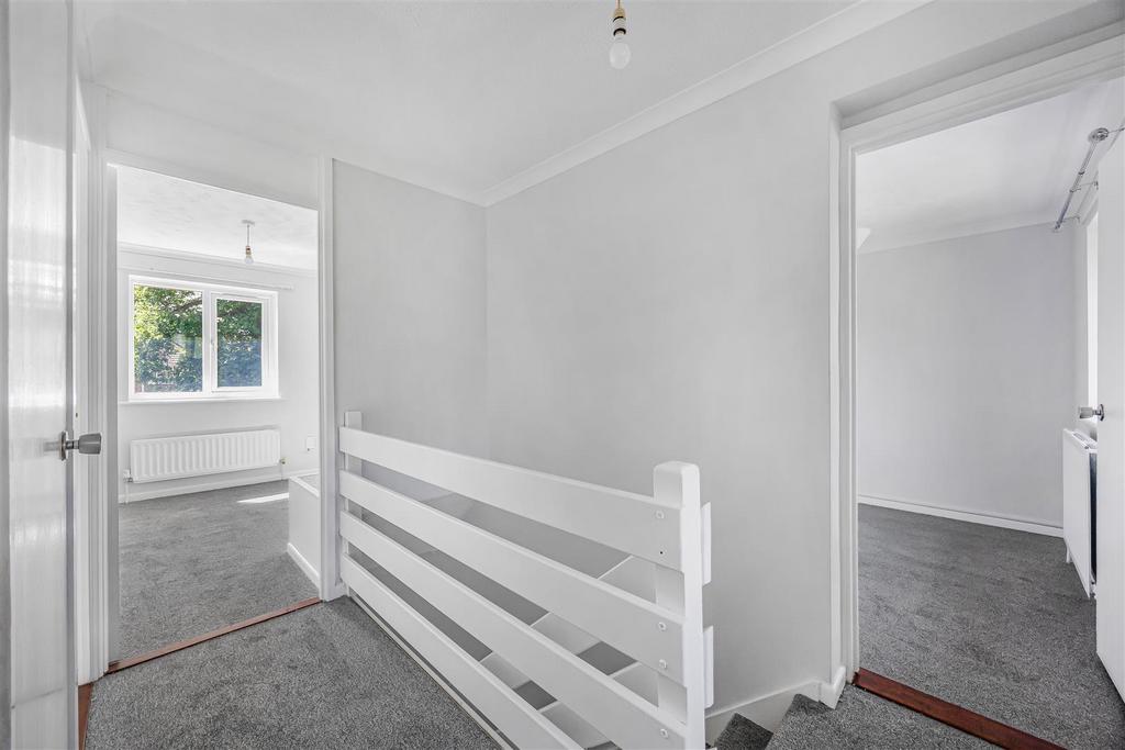 Lamorna Crescent, Tilehurst, Reading – další