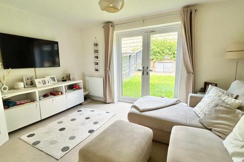 2 bedroom semi-detached house for sale, Meadow Bank, Allerton, Bradford, BD15