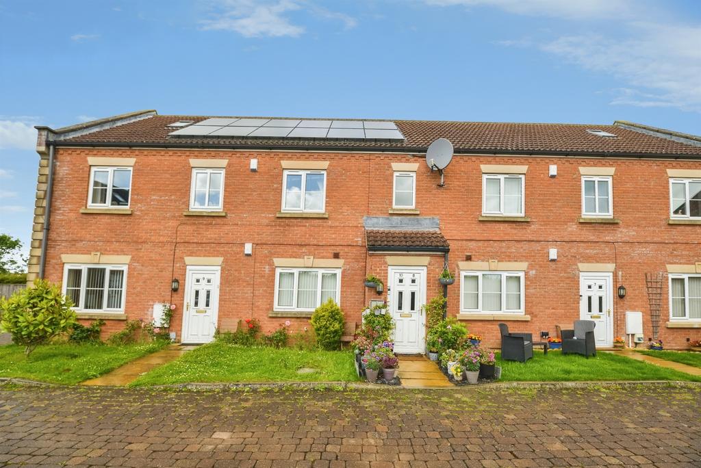 3 bedroom maisonette for sale