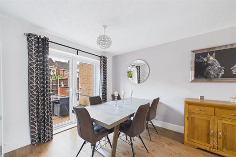 3 bedroom terraced house for sale, Weston Park Avenue, Burton-On-Trent DE14
