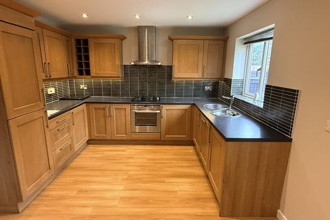 3 bedroom townhouse to rent, Baptist Lane, Ossett, WF5