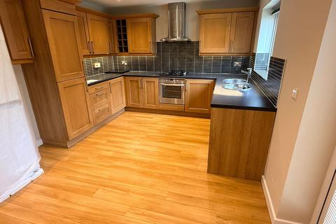 3 bedroom townhouse to rent, Baptist Lane, Ossett, WF5