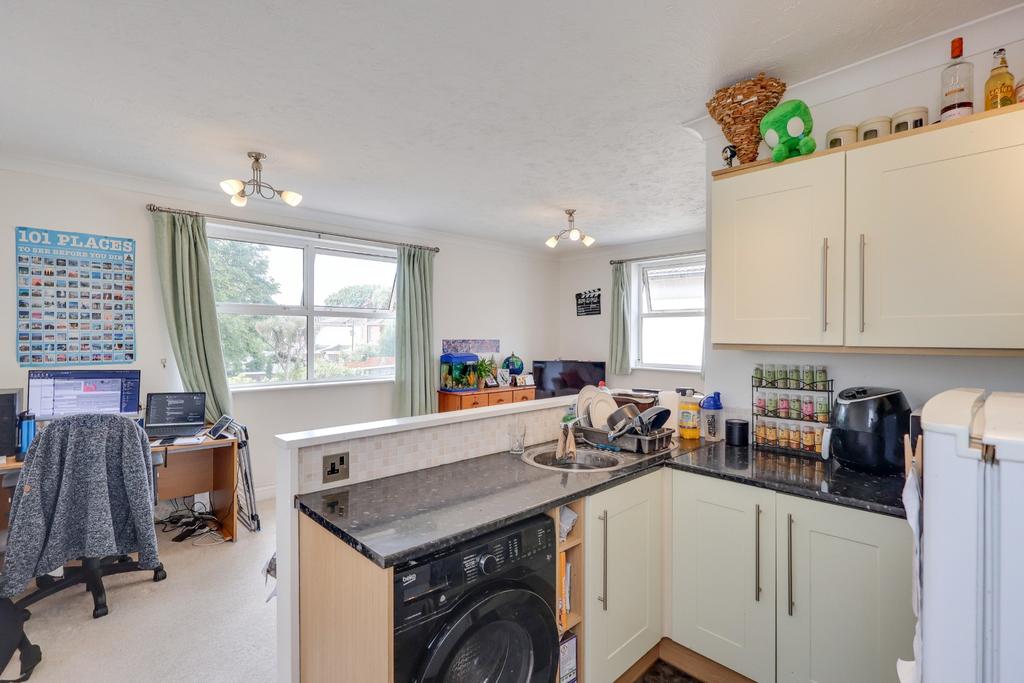 Apartment in Southampton, Waterside Park, Woolston - View 3