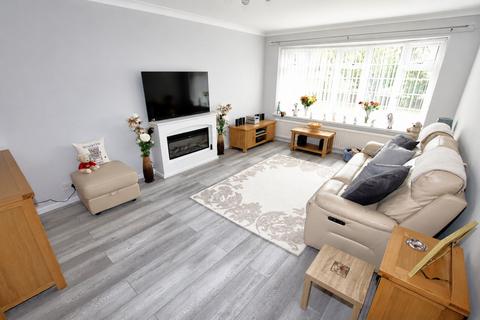 2 bedroom flat for sale, Turpins Court, Clacton on Sea,  CO15