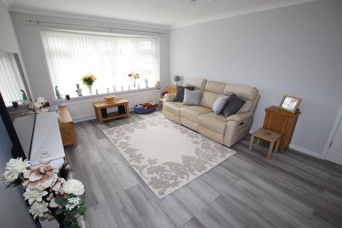 2 bedroom flat for sale, Turpins Court, Clacton on Sea,  CO15