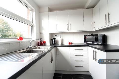 1 bedroom in a house share to rent, Brendon Avenue, Luton, LU2