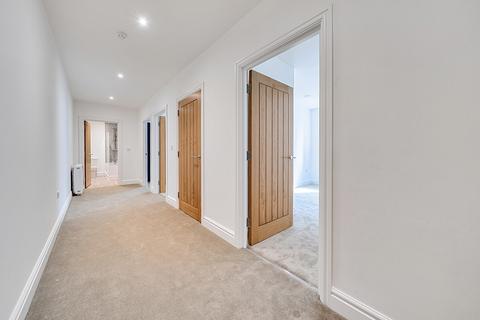 undefined, Flat 8 Discovery House
