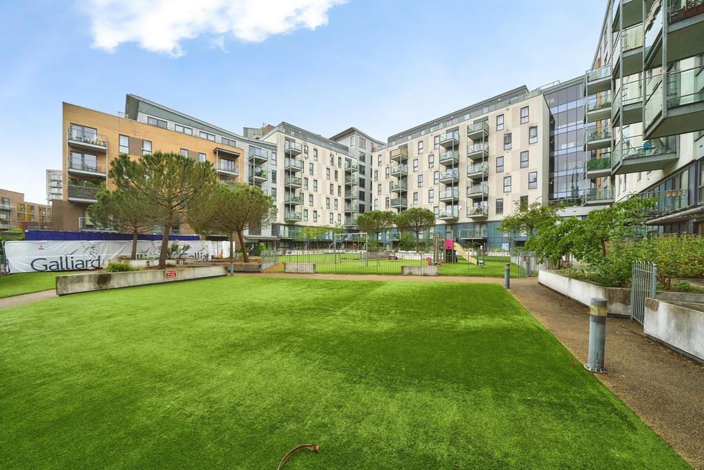 Jude Street, London, E16 1 bed flat for sale - £270,000