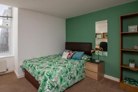5 bedroom apartment to rent, Flat B The Clubhouse