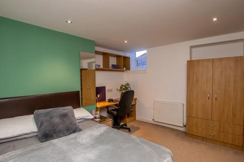 5 bedroom apartment to rent, Flat B The Clubhouse