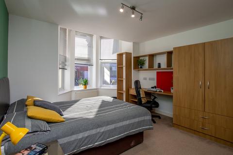 5 bedroom apartment to rent, Flat B The Clubhouse