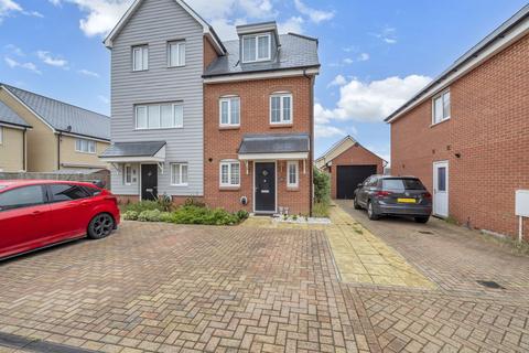 3 bedroom townhouse for sale, Waits Close, Bury St Edmunds