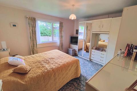 3 bedroom detached bungalow for sale, Guildway, Halifax HX2