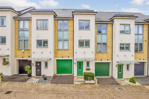 4 bedroom townhouse for sale, Darwin Rise, Gravesend DA11