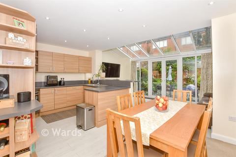 4 bedroom townhouse for sale, Darwin Rise, Gravesend DA11