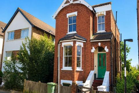 Ravensbourne Road, Bromley, Kent, BR1 1HW
