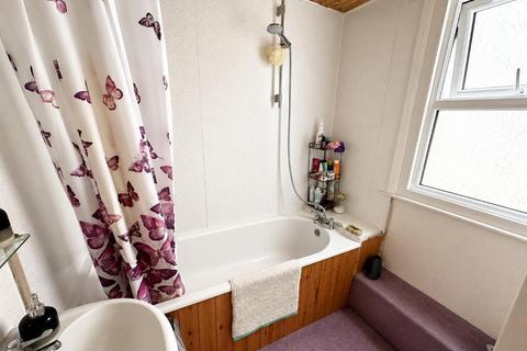 1 bedroom flat for sale, Ravensbourne Road, Bromley, Kent, BR1 1HW