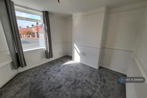 2 bedroom terraced house to rent, Benton Street, Manchester, M9