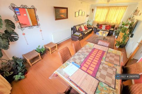 3 bedroom flat to rent, Cowbridge Lane, Barking, IG11
