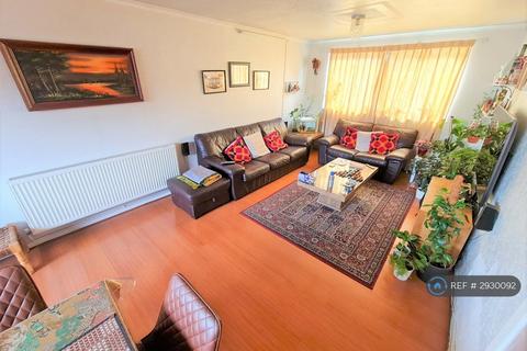 3 bedroom flat to rent, Cowbridge Lane, Barking, IG11