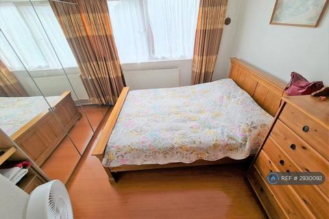 3 bedroom flat to rent, Cowbridge Lane, Barking, IG11