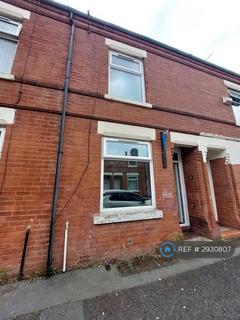 2 bedroom terraced house to rent, Spreadbury Street, Manchester, M40