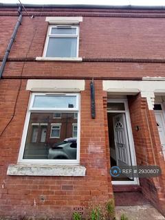2 bedroom terraced house to rent, Spreadbury Street, Manchester, M40