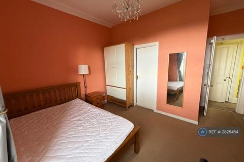 1 bedroom in a house share to rent, Spence St, Edinburgh, EH16