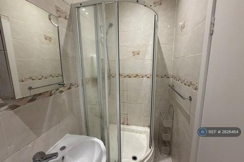1 bedroom in a house share to rent, Spence St, Edinburgh, EH16