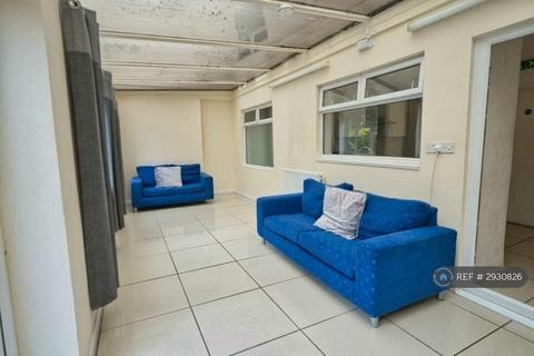 4 bedroom terraced house to rent, Blackthorne Close, Hatfield, AL10