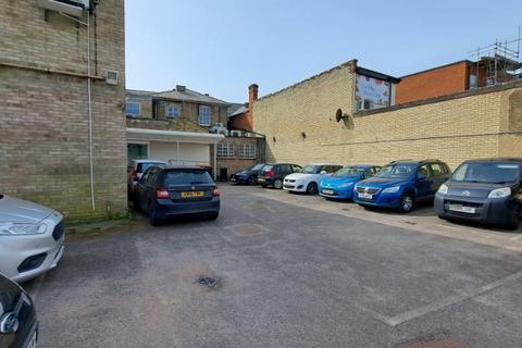 Retail property (high street) to rent, 35 High St Biggleswade SG18 0JE