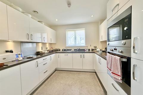 2 bedroom flat for sale, Hammond Way, Yateley GU46
