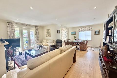 2 bedroom flat for sale, Hammond Way, Yateley GU46