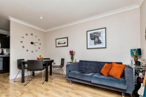 2 bedroom flat for sale, Elm Grove, Horsham, West Sussex, RH13