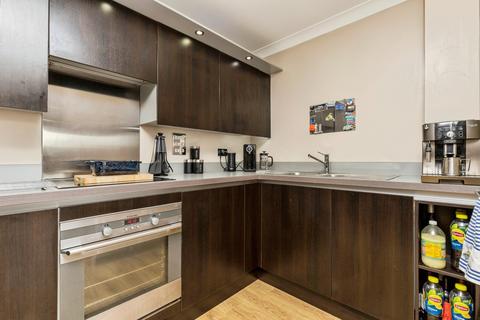 2 bedroom flat for sale, Elm Grove, Horsham, West Sussex, RH13