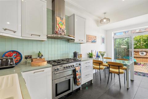 3 bedroom house for sale, Laurel Road, London