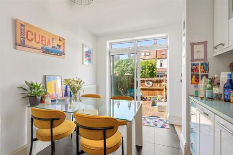 3 bedroom house for sale, Laurel Road, London
