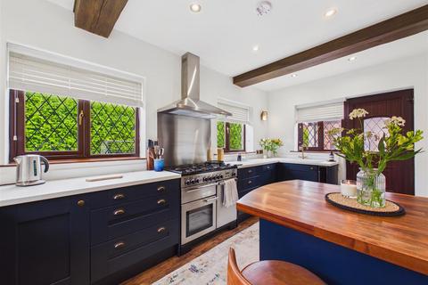 4 bedroom detached house for sale, Main Road, Newport