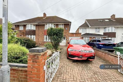 3 bedroom semi-detached house to rent, Castleview Road, Slough, SL3