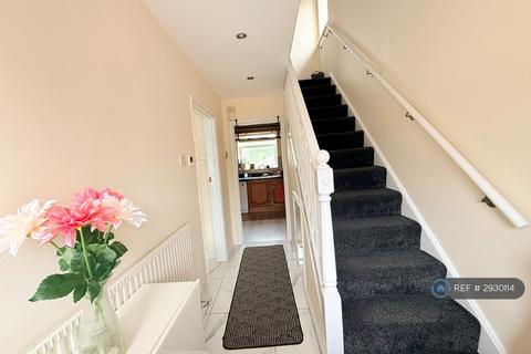 3 bedroom semi-detached house to rent, Castleview Road, Slough, SL3