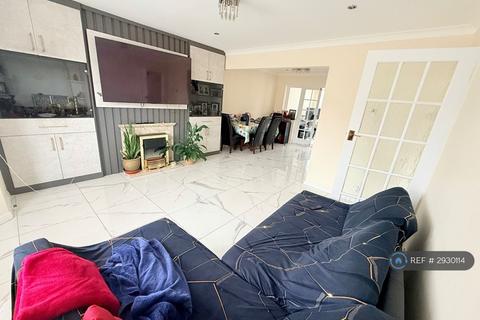 3 bedroom semi-detached house to rent, Castleview Road, Slough, SL3