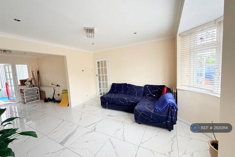 3 bedroom semi-detached house to rent, Castleview Road, Slough, SL3