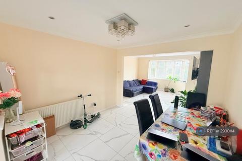 3 bedroom semi-detached house to rent, Castleview Road, Slough, SL3