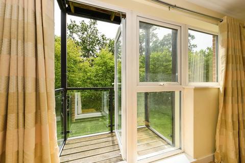 2 bedroom flat for sale, Park View Road, Leatherhead, Surrey, KT22